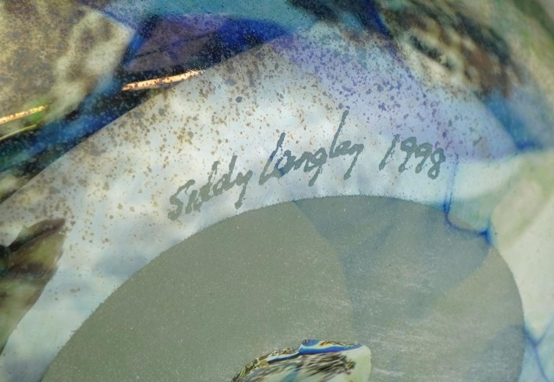 Siddy Langley, large iridescent art glass scent bottle with stopper, etched Siddy Langley 1998 - Image 4 of 4