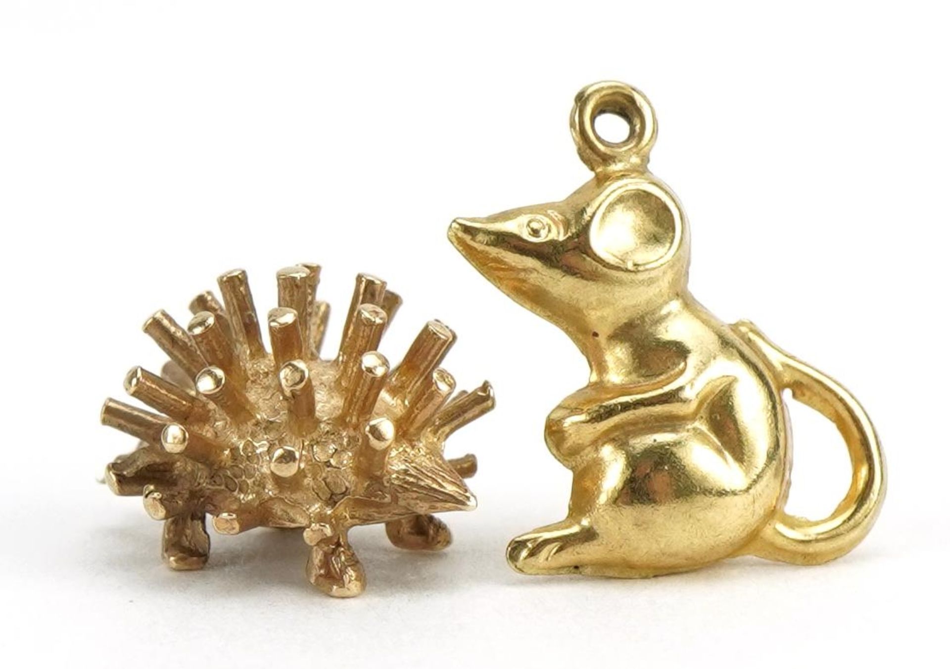 Two unmarked gold animal charms comprising mouse and hedgehog, the largest 1.3cm high, total 1.3g