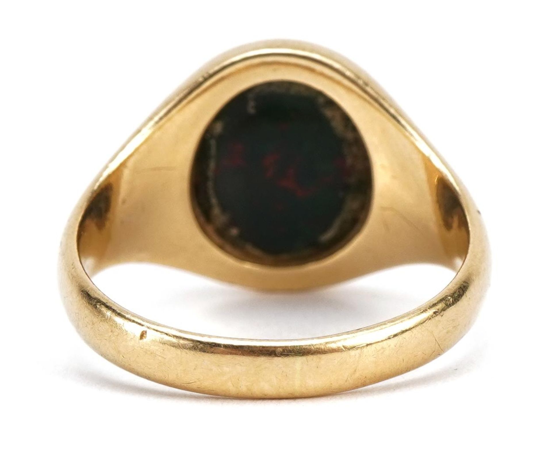 18ct gold bloodstone signet ring carved with a double headed eagle heraldic crest, size N/O, 6.6g - Image 2 of 4