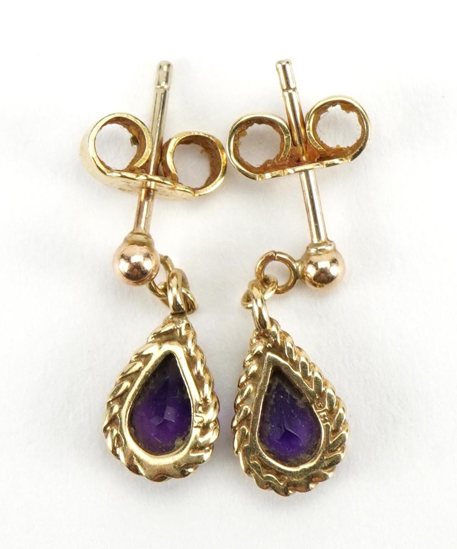 Pair of unmarked 9ct gold amethyst tear drop earrings, 1.6cm high, 1.3g - Bild 2 aus 2