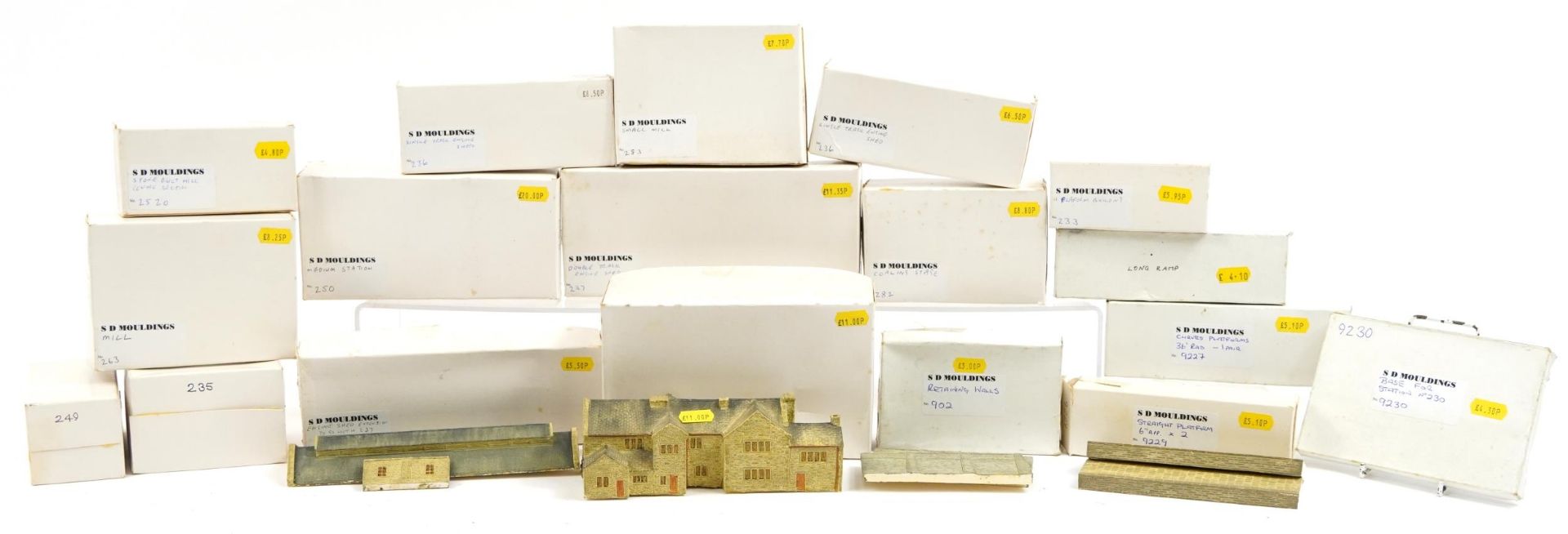 Collection SD Mouldings N gauge model railway accessories with boxes including double track engine