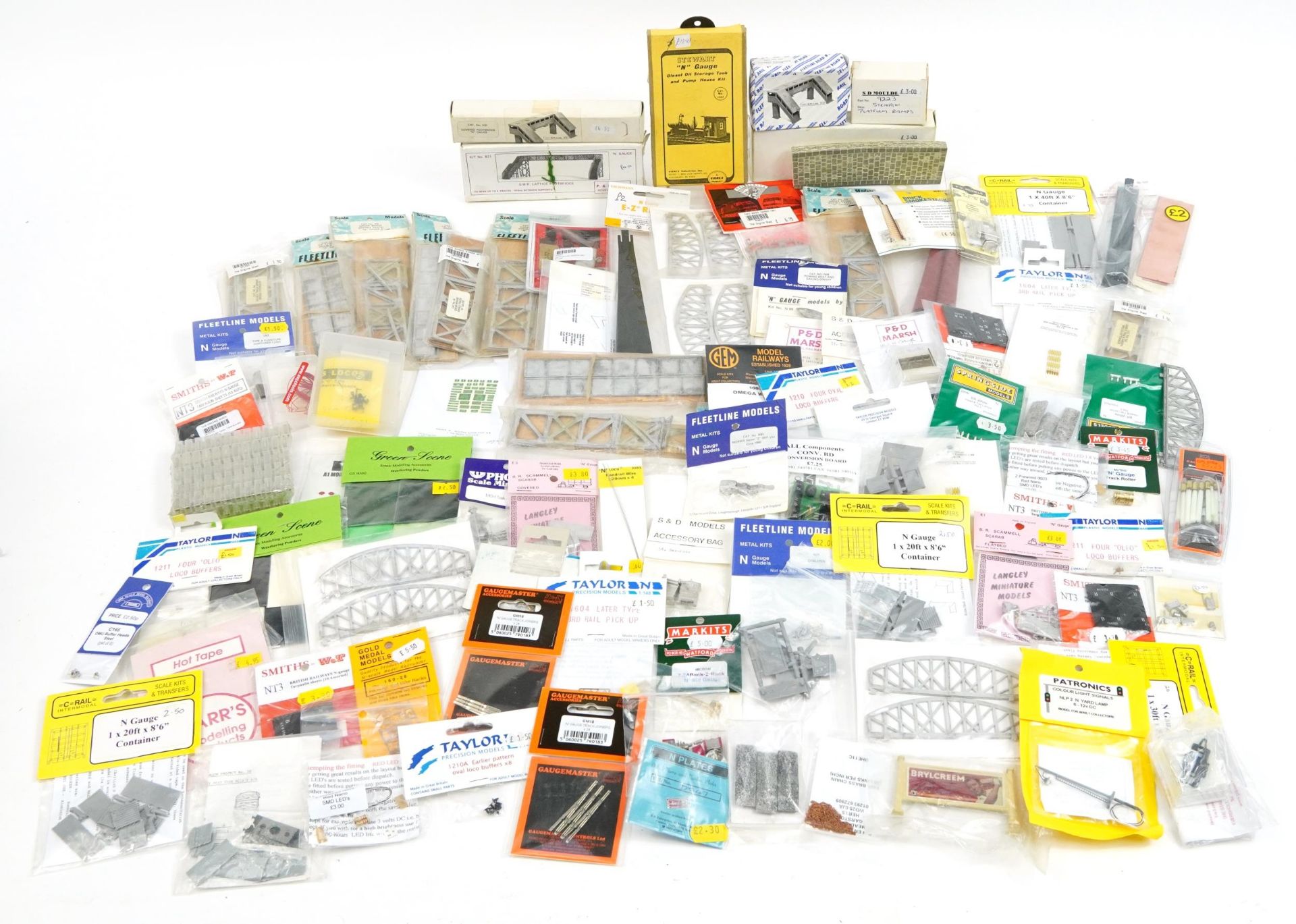 Large collection of N gauge model railway trackside accessories including Phoenix scale models,