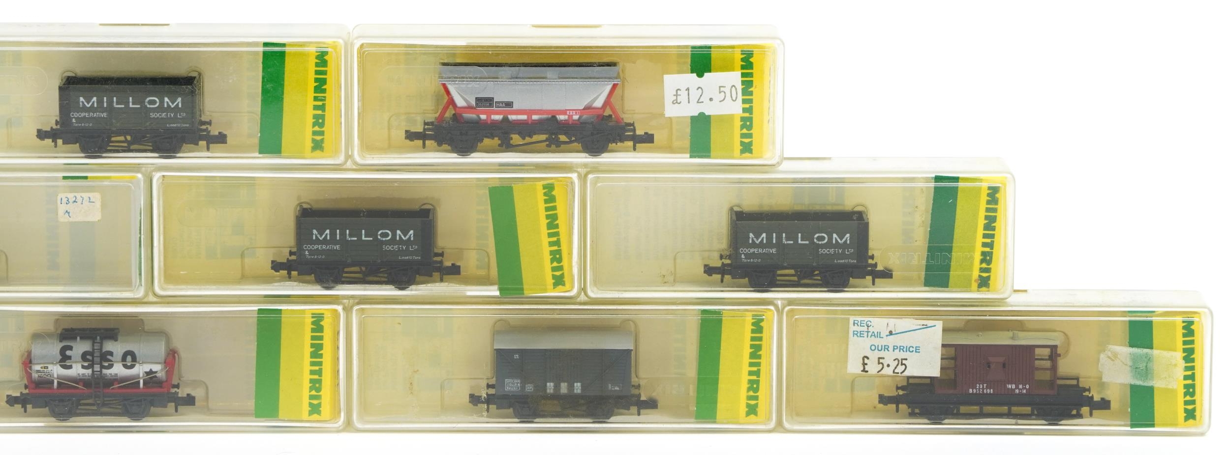 Fifteen Minitrix N gauge model railway goods wagons and tankers with cases - Image 4 of 5
