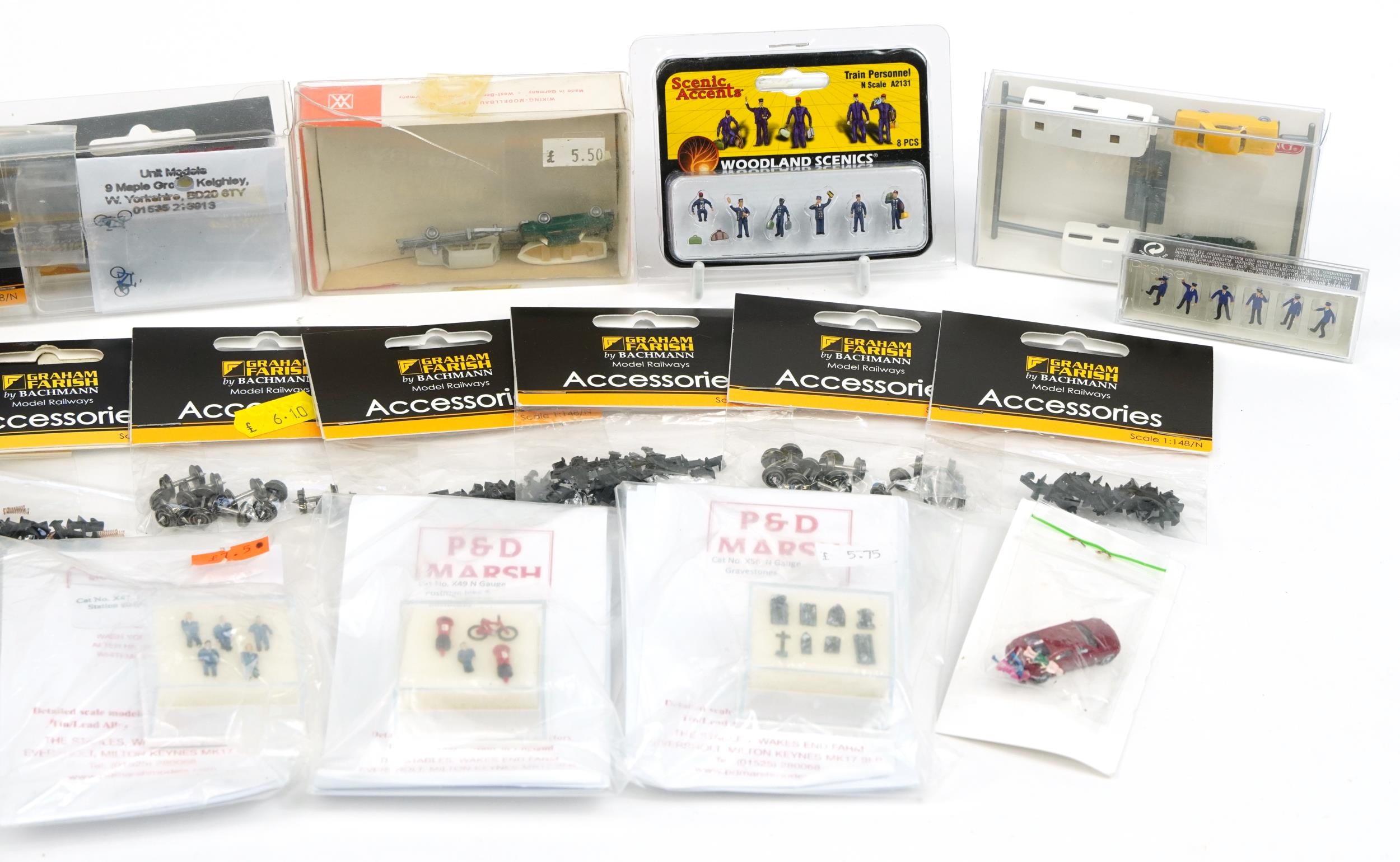 Collection of N gauge model railway miniatures and accessories, some Graham Farish, including - Image 3 of 3
