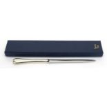 Robert Welch, silver handled letter opener with box, Chester 2000, 22.5cm in length, 50.8g