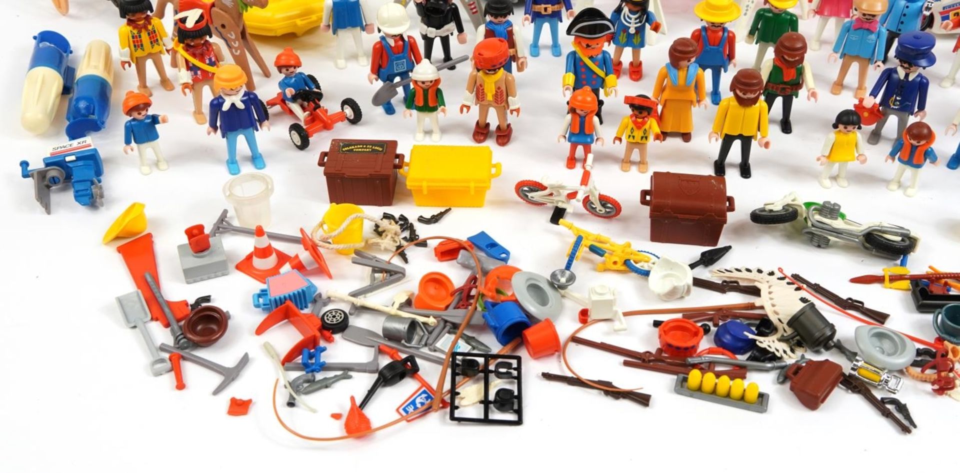 Collection of vintage Playmobil System figures, vehicles, instructions and accessories - Image 4 of 6