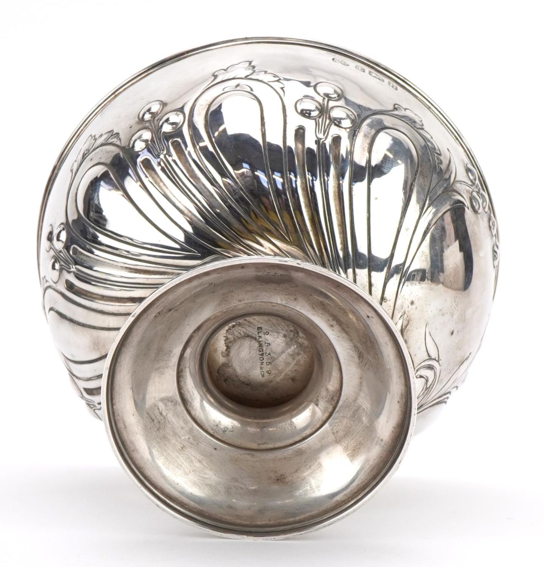 Elkington & Co, Edward VII silver pedestal bowl embossed with foliage and berries, numbered 26359, - Image 4 of 4