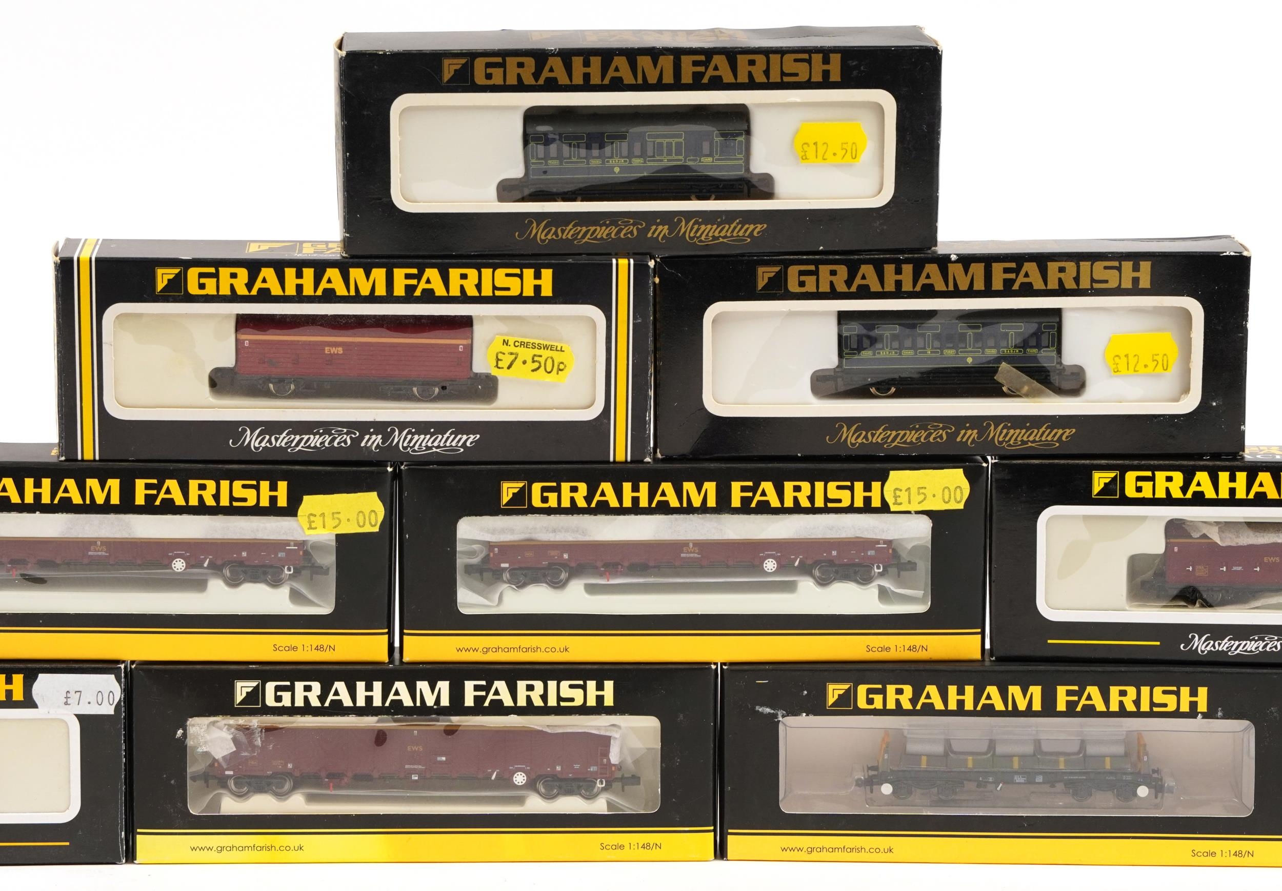 Ten Graham Farish N gauge model railway wagons with boxes, numbers 0667, 0677, 3907, 373-053A, 373- - Image 3 of 5