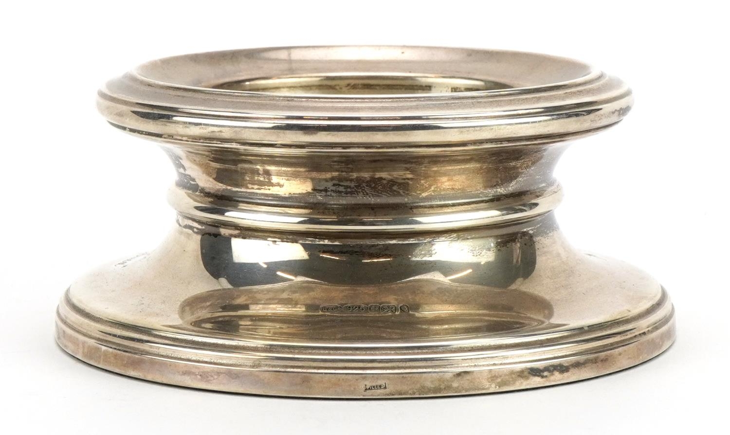 W I Broadway & Co, Elizabeth II circular silver wine bottle stand, 13.5cm in diameter, total - Image 3 of 6