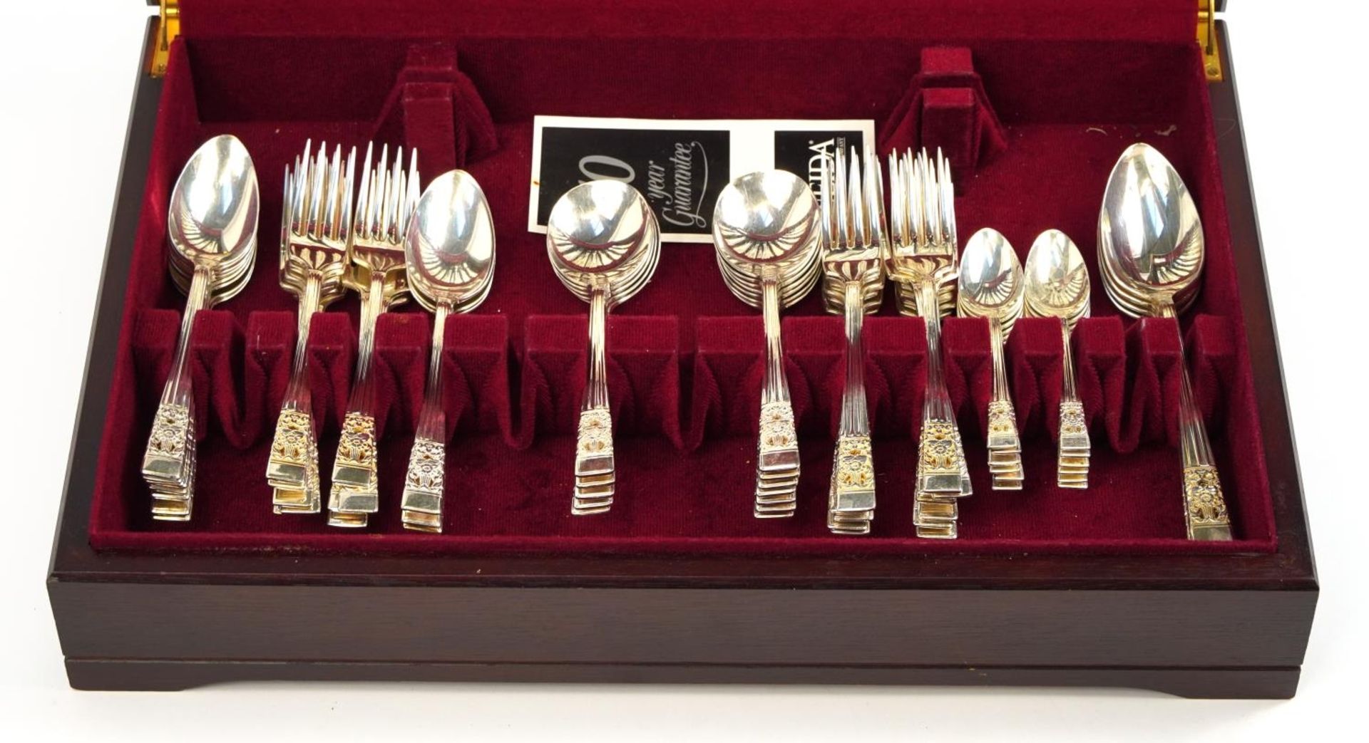 Oneida twelve place canteen of community silver plated cutlery housed in a mahogany canteen, the - Bild 3 aus 7