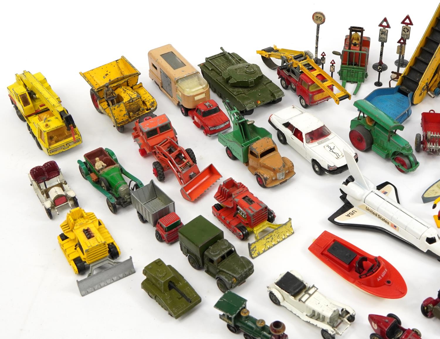 Vintage and later diecast vehicles and ships including Matchbox Sea Kings, Dinky Toys, Matchbox - Image 2 of 4