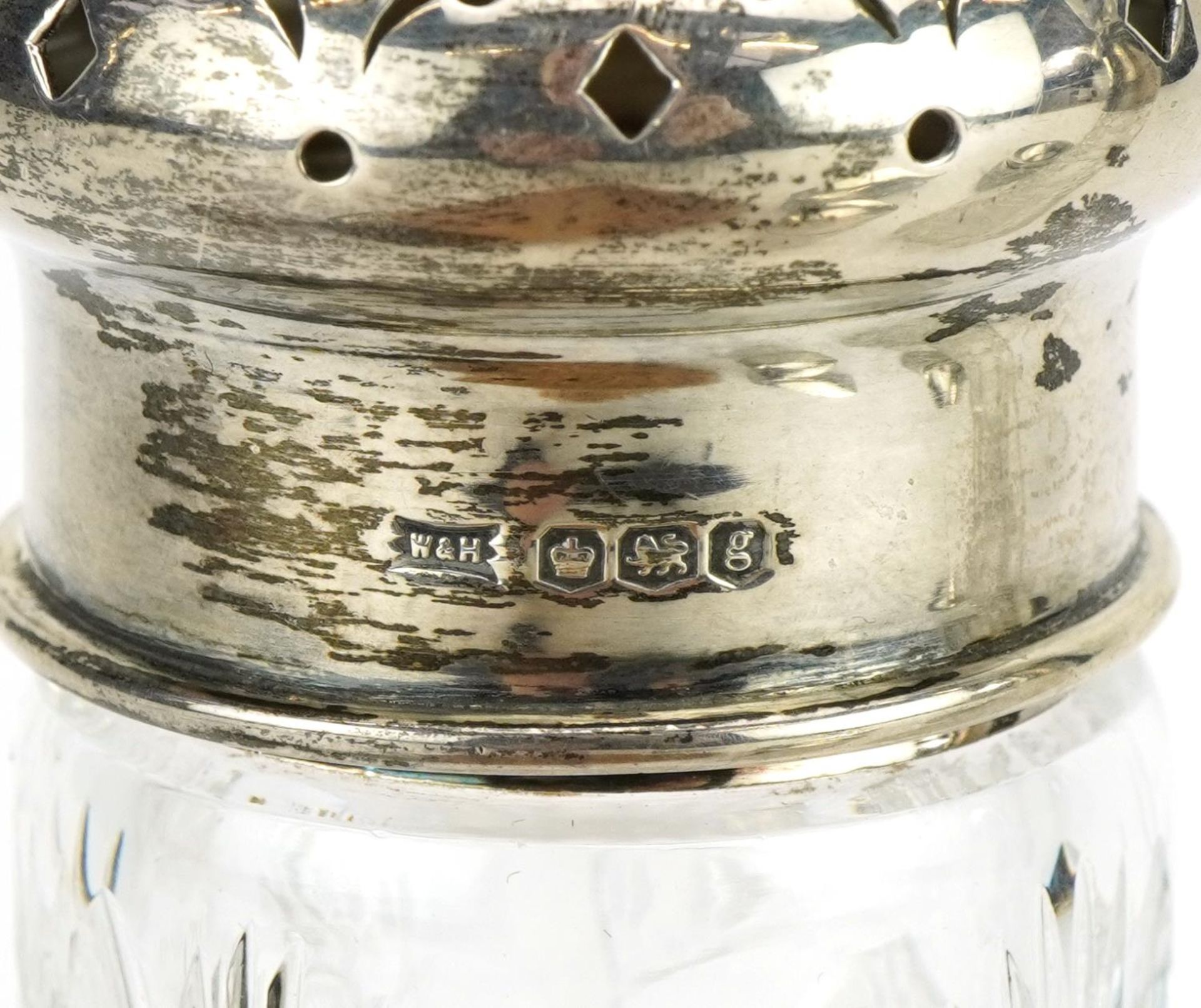 Silver mounted objects comprising two cut glass scent bottles, two cut glass jars, cut glass - Image 6 of 7