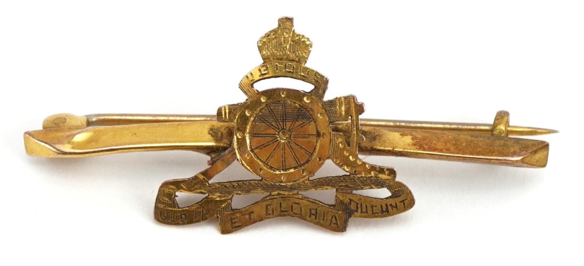 Military interest 9ct gold Ubique cannon sweetheart brooch, 4.4cm wide, 1.9g