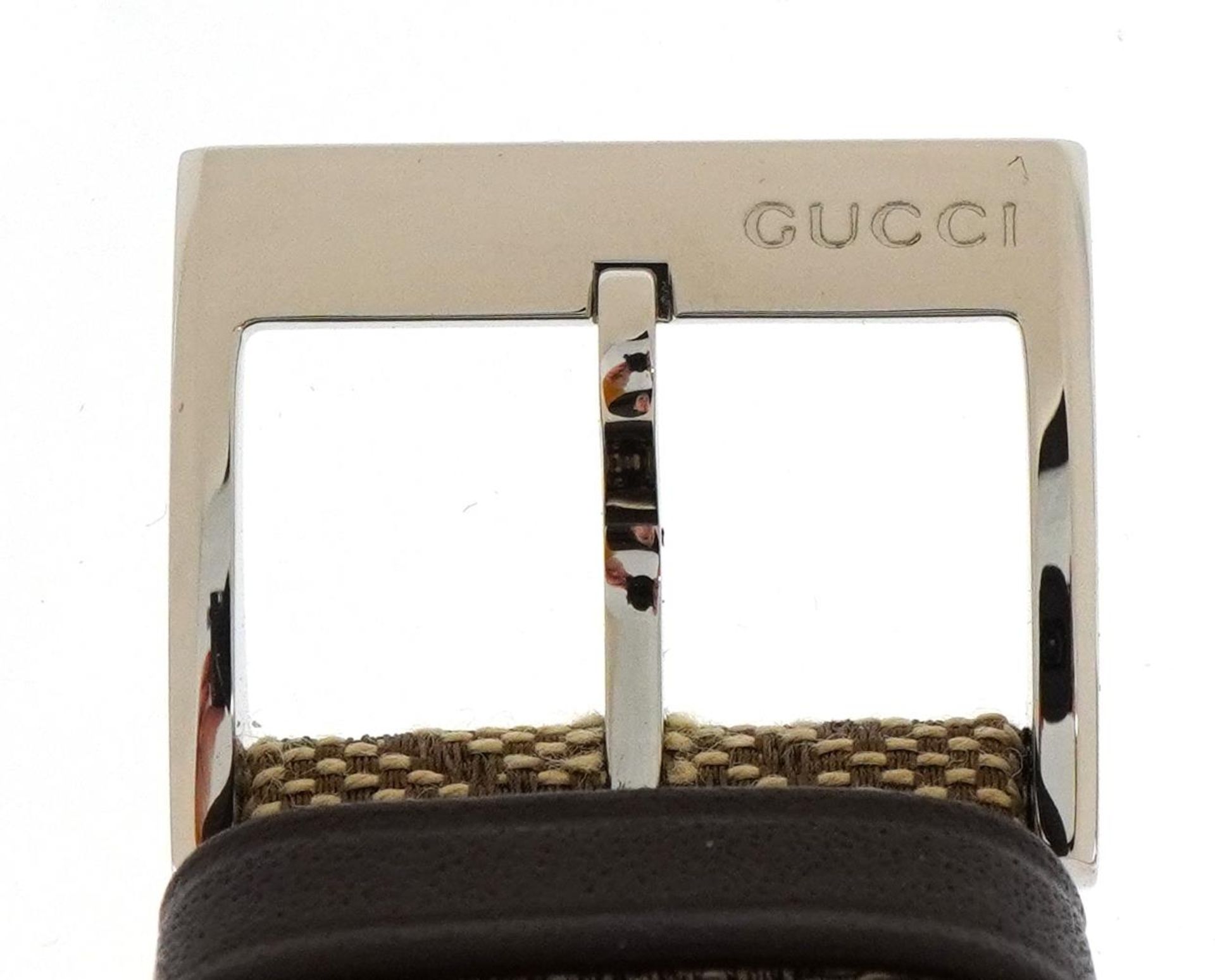 Gucci, ladies Gucci Bandeau wristwatch numbered 104 with Gucci box, overall 38mm wide - Image 4 of 6