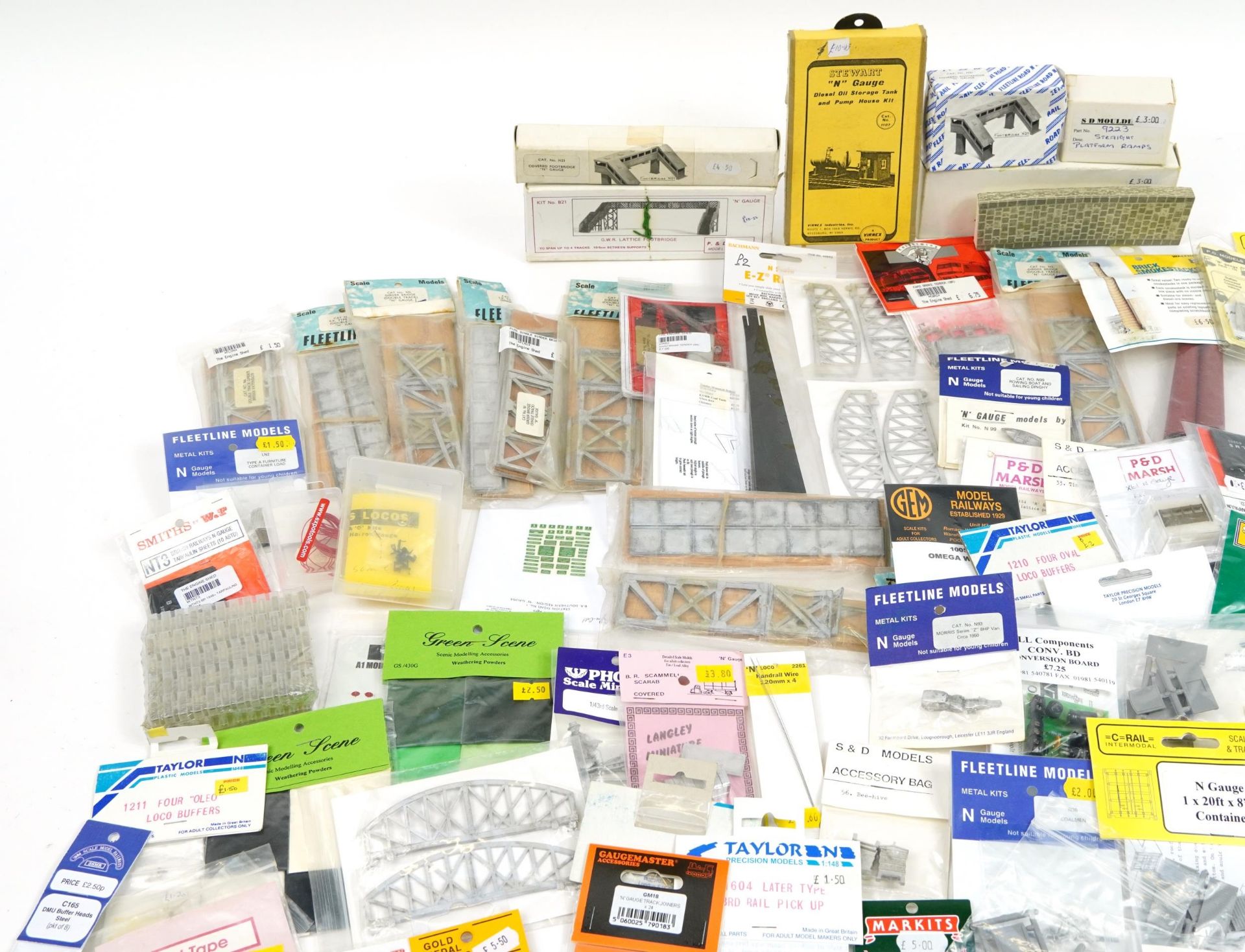 Large collection of N gauge model railway trackside accessories including Phoenix scale models, - Image 2 of 5