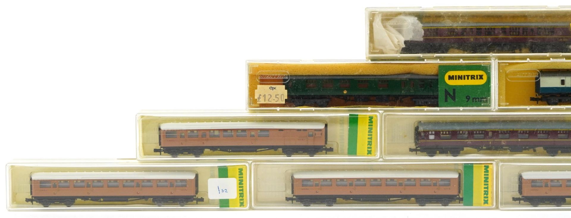 Ten Minitrix N gauge model railway carriages with cases, numbers 2926, 2938, 3112, 13003, 13008, - Bild 2 aus 5