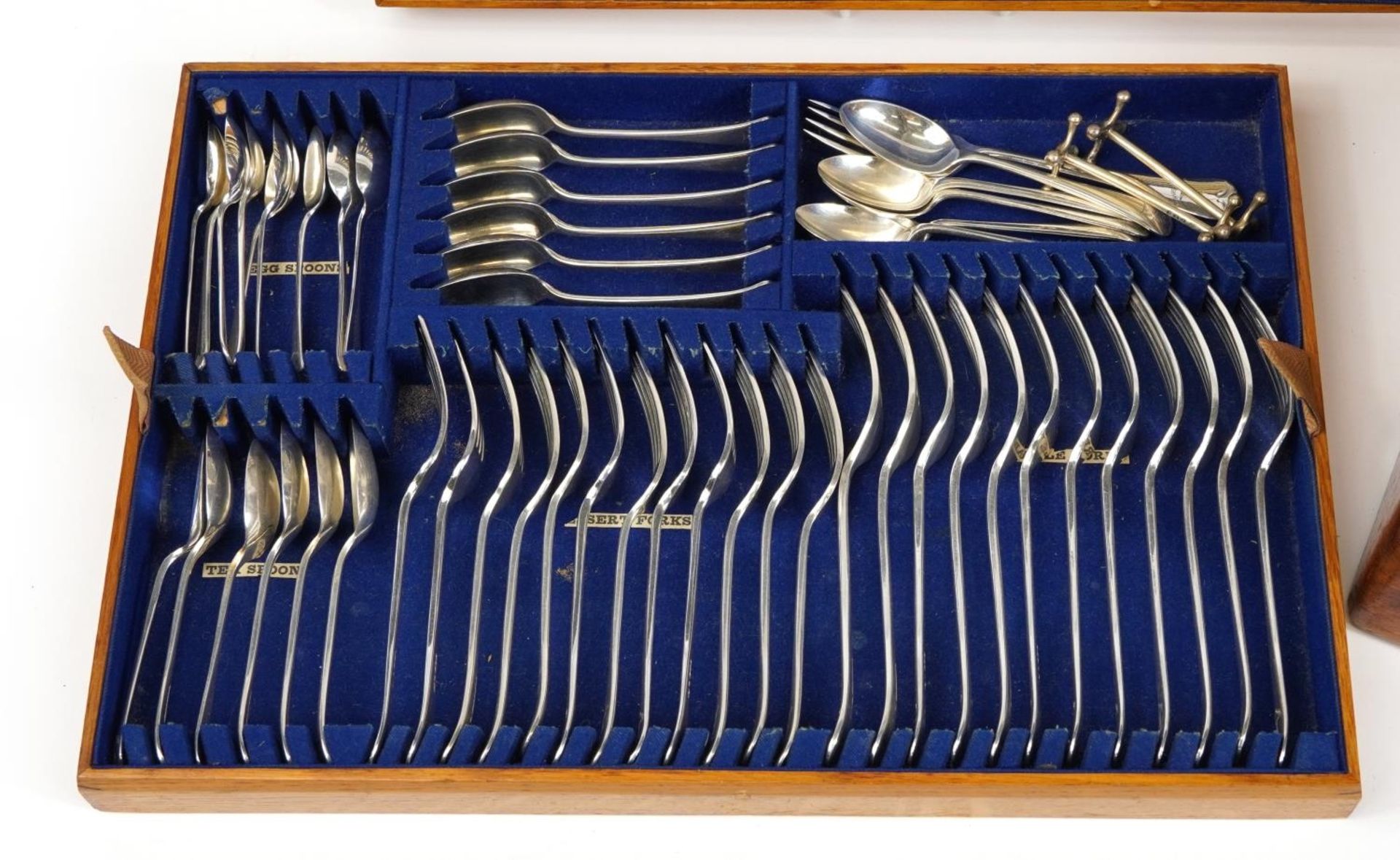 Racine oak canteen of silver plated cutlery, the knives and carving set with ivorine handles, the - Image 3 of 10