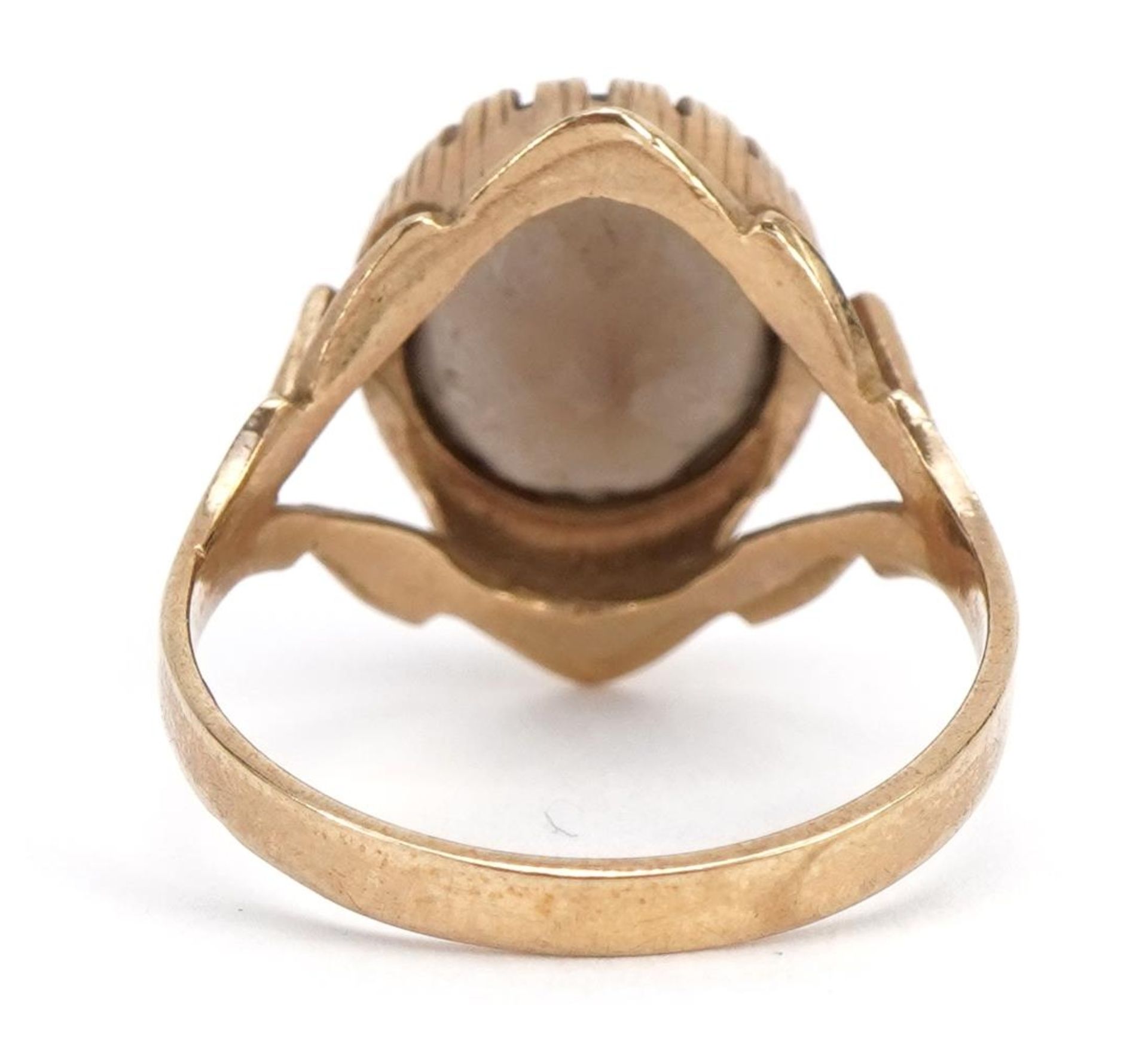 9ct gold smoky quartz ring with pierced shoulders, size O, 3.2g - Image 2 of 3