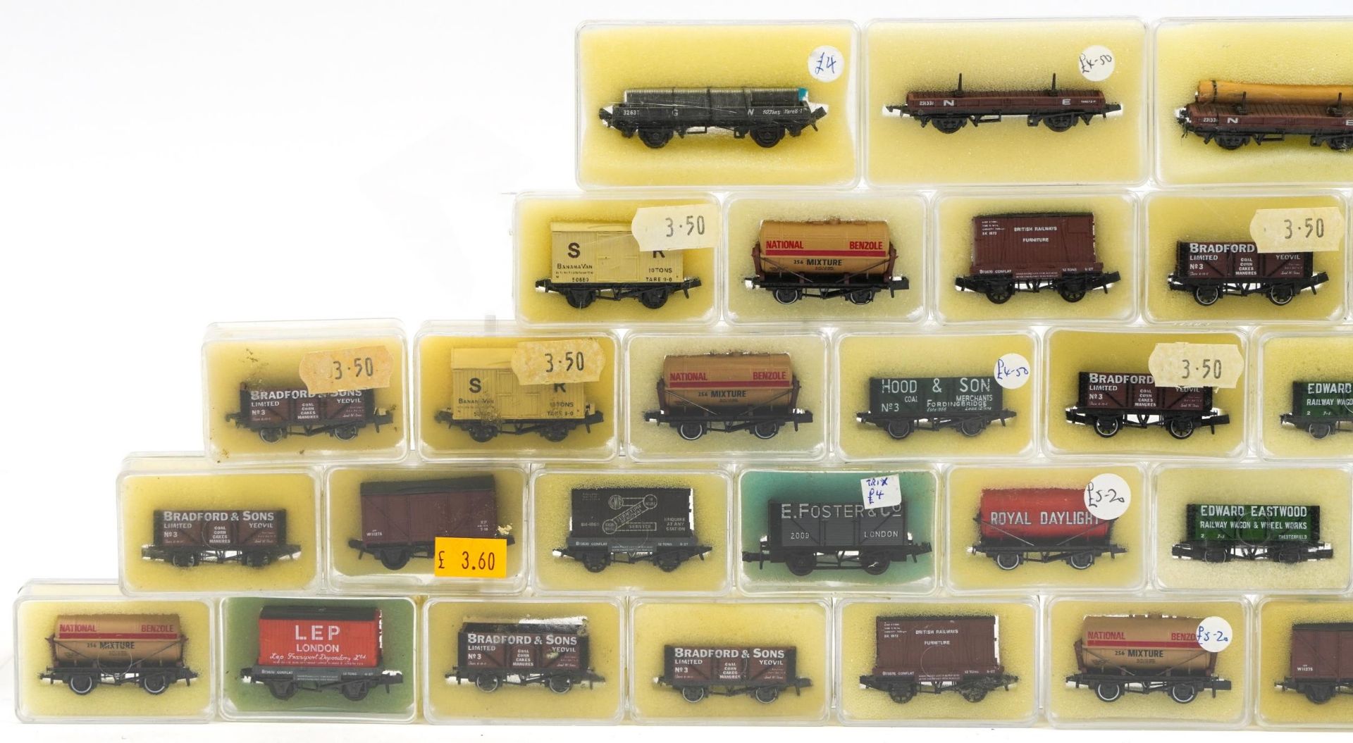 Thirty five Peco N gauge model railway wagons and tankers with cases - Image 2 of 3