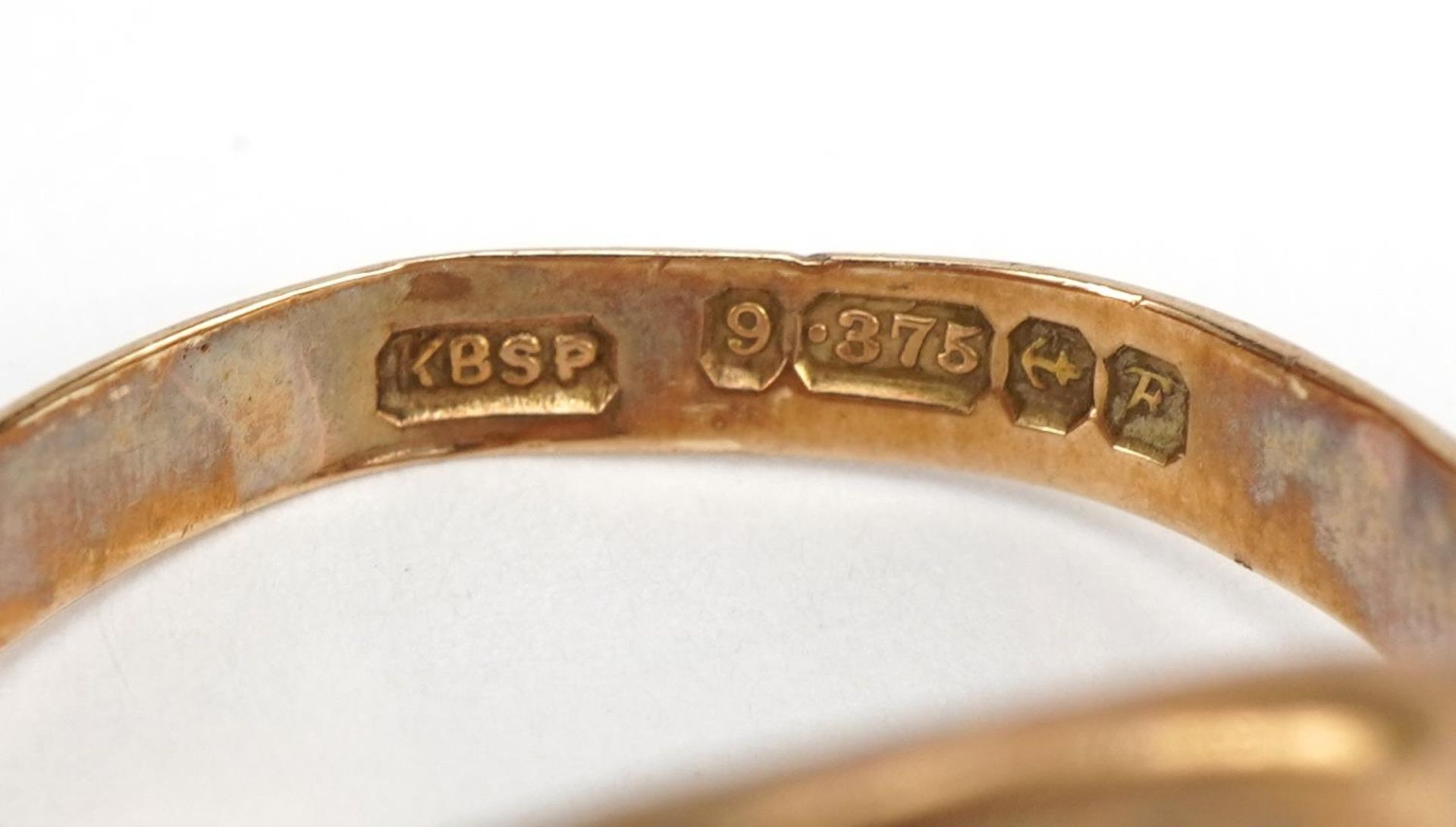 Two 9ct gold signet rings, one Birmingham 1955, sizes R and U, total 8.2g - Image 3 of 4