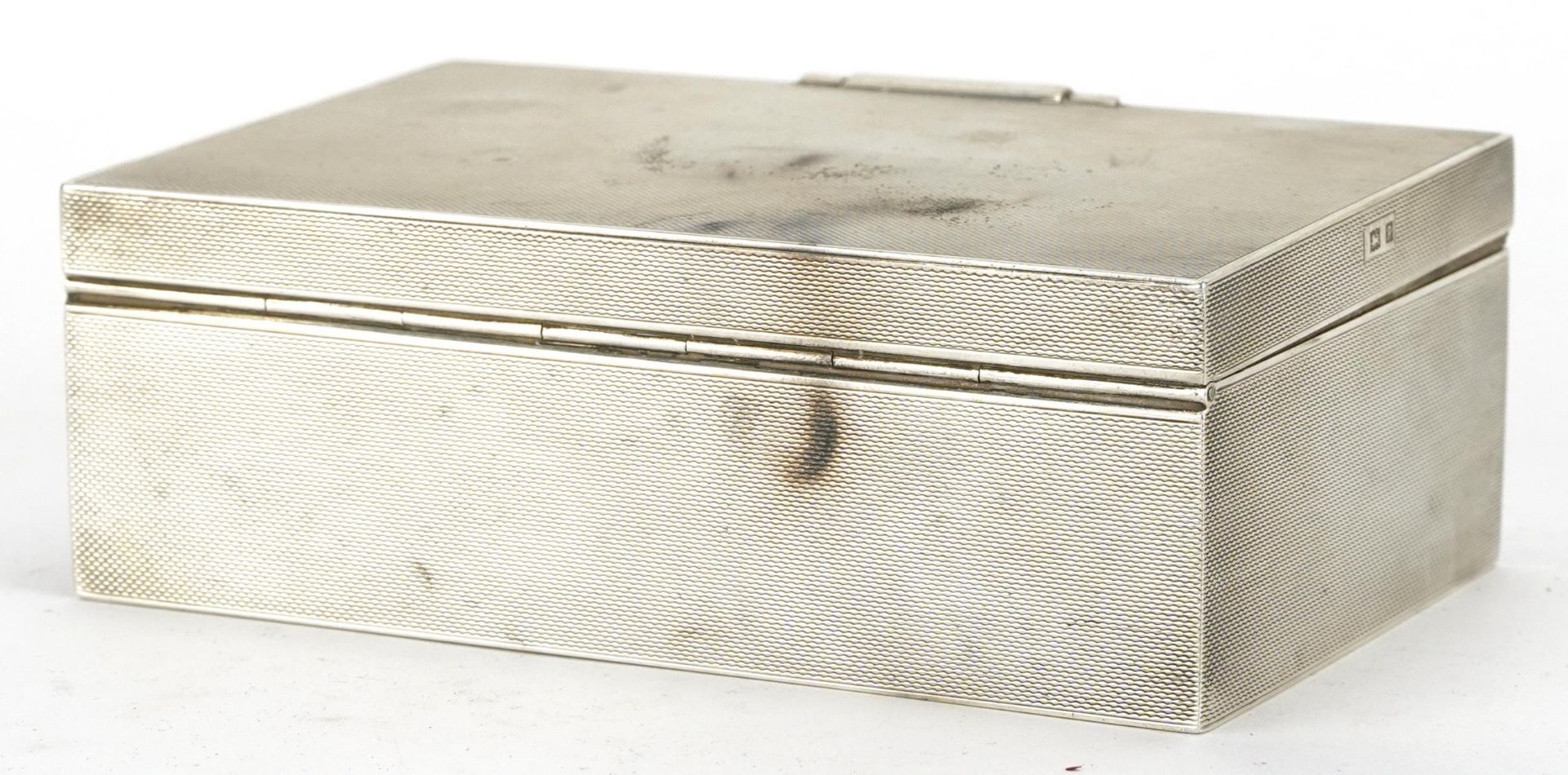 W H Manton, Elizabeth II Art Deco style silver cigarette box with engine turned decoration, - Bild 2 aus 4