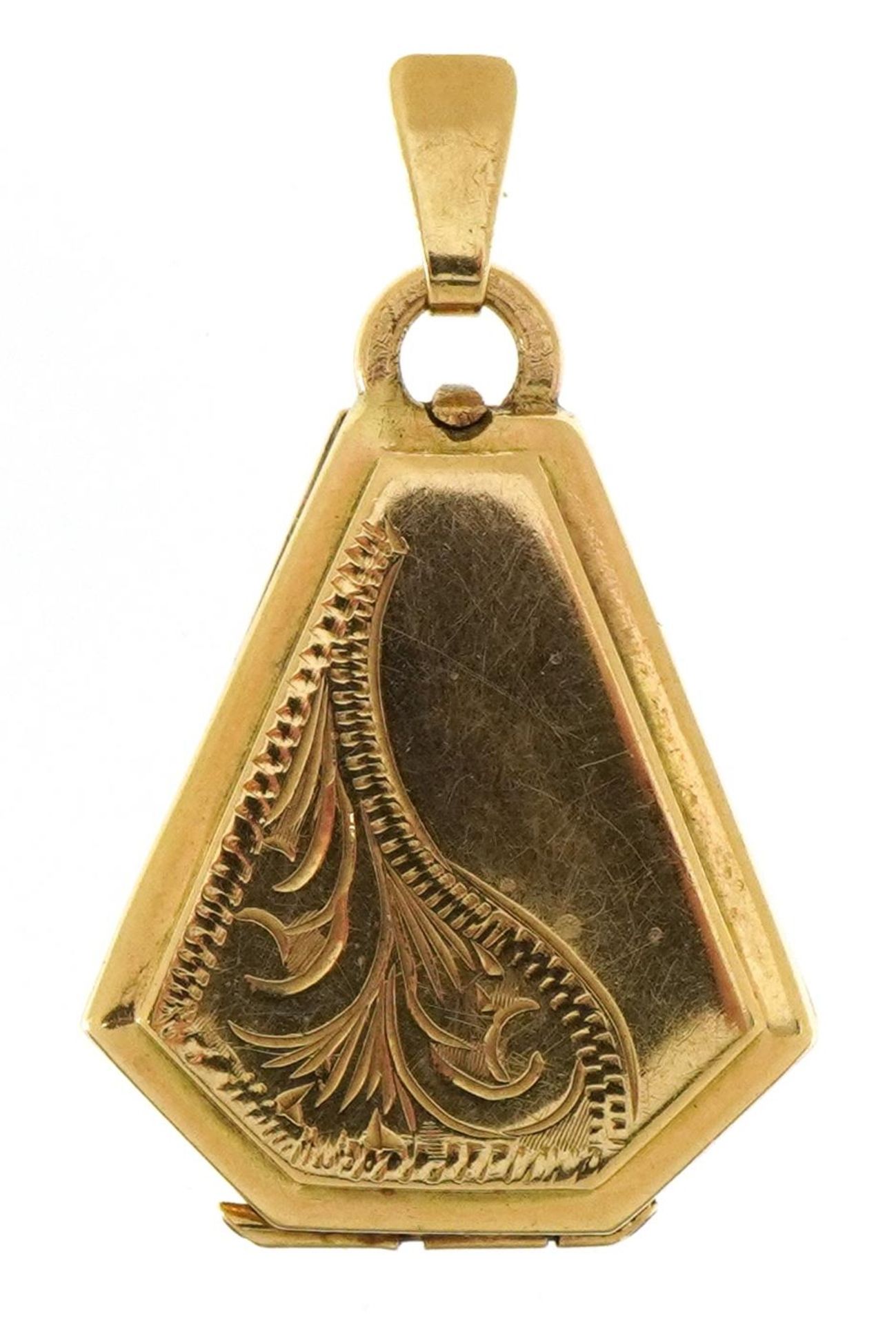 9ct gold locket with engraved decoration, 2.8cm high, 2.9g