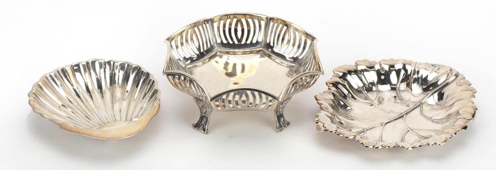 Silver items comprising pierced bonbon dish and two other dishes, one in the form of a leaf, various - Image 3 of 7