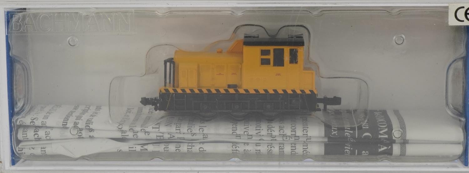 Three Bachmann N gauge model railway diesel locomotives with cases, numbers 60089, 60089 and 60090 - Image 3 of 5