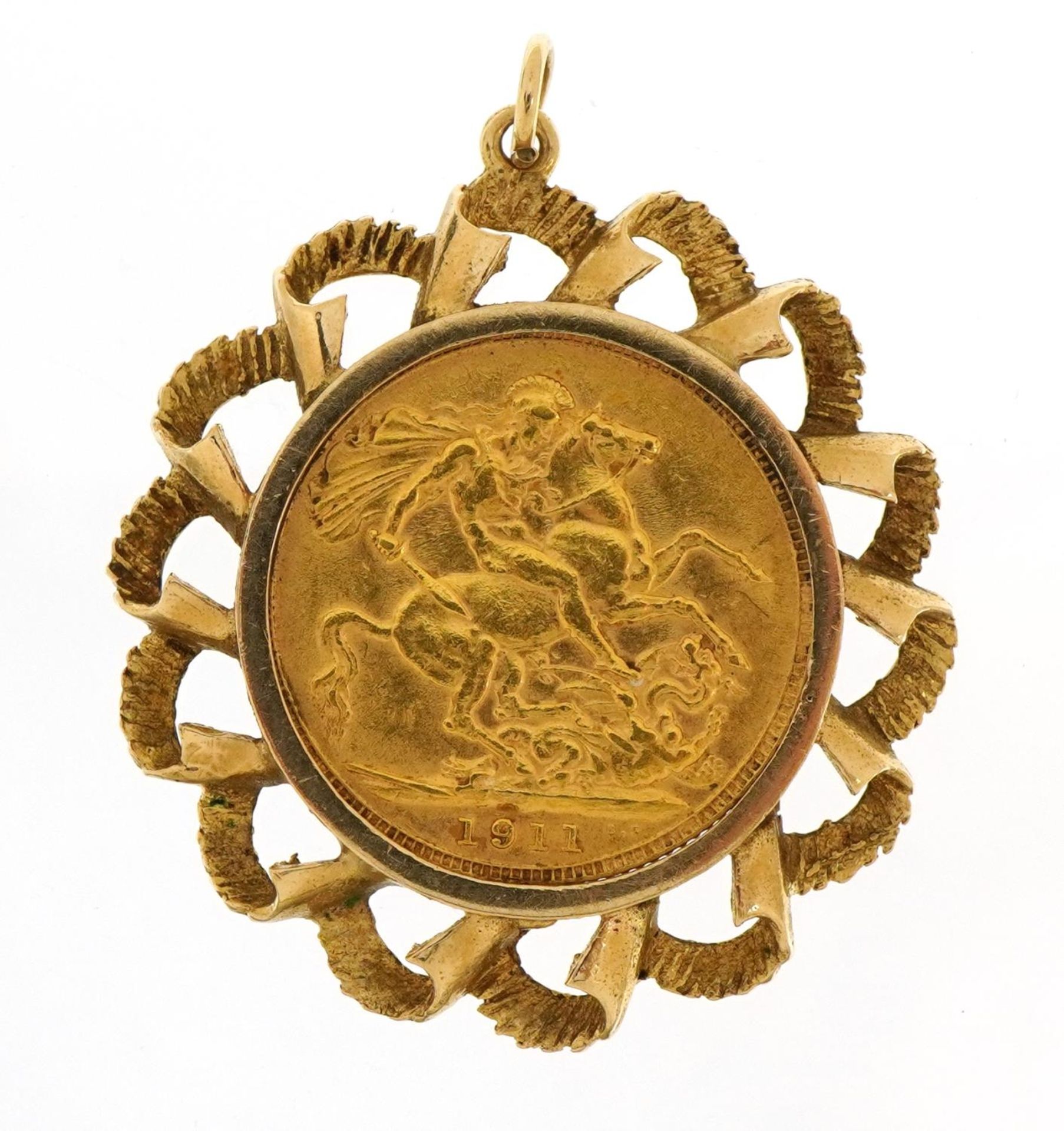 George V 1911 gold sovereign housed in a 9ct gold pendant mount, 4cm high, 12.7g