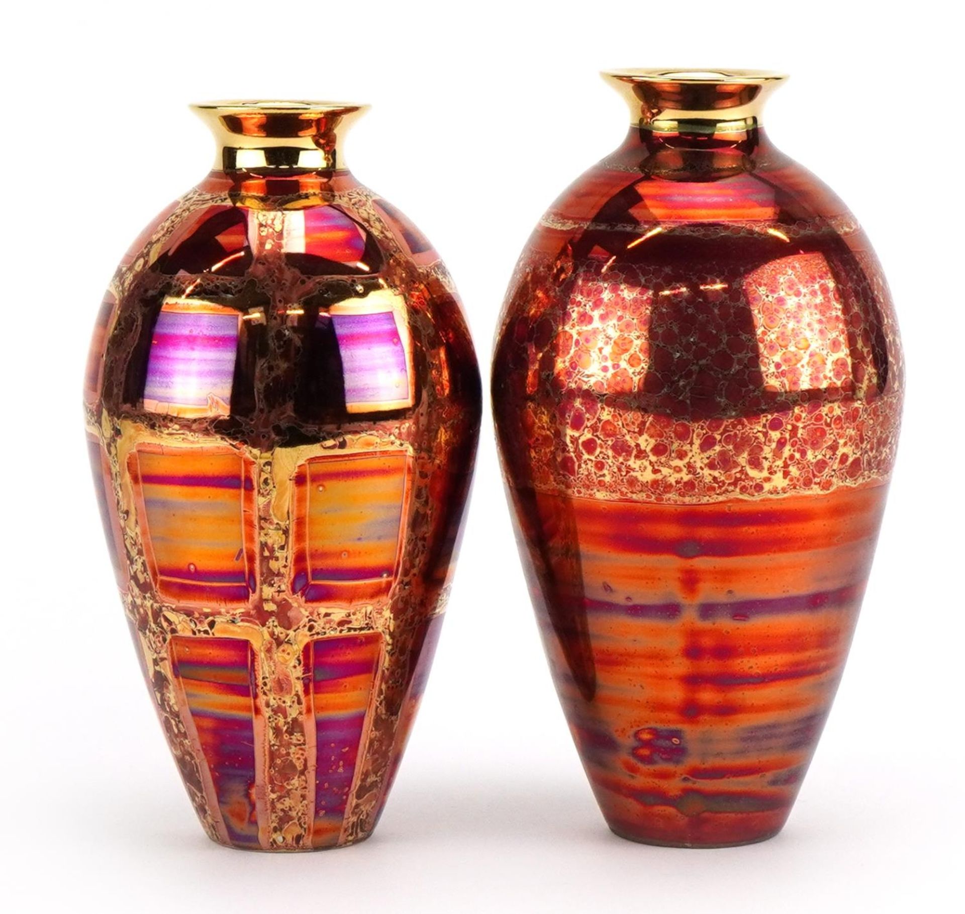 Atkinson Jones, two contemporary lustreware vases having red glazes, each 16.5cm high - Bild 2 aus 4