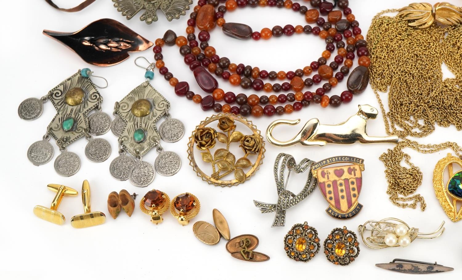 Vintage and later costume jewellery including a Trifari necklace, amber coloured bead necklaces, - Image 4 of 5