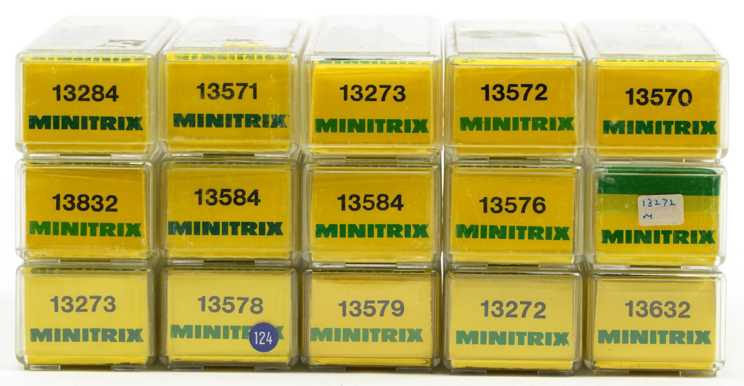 Fifteen Minitrix N gauge model railway goods wagons and tankers with cases - Image 5 of 5