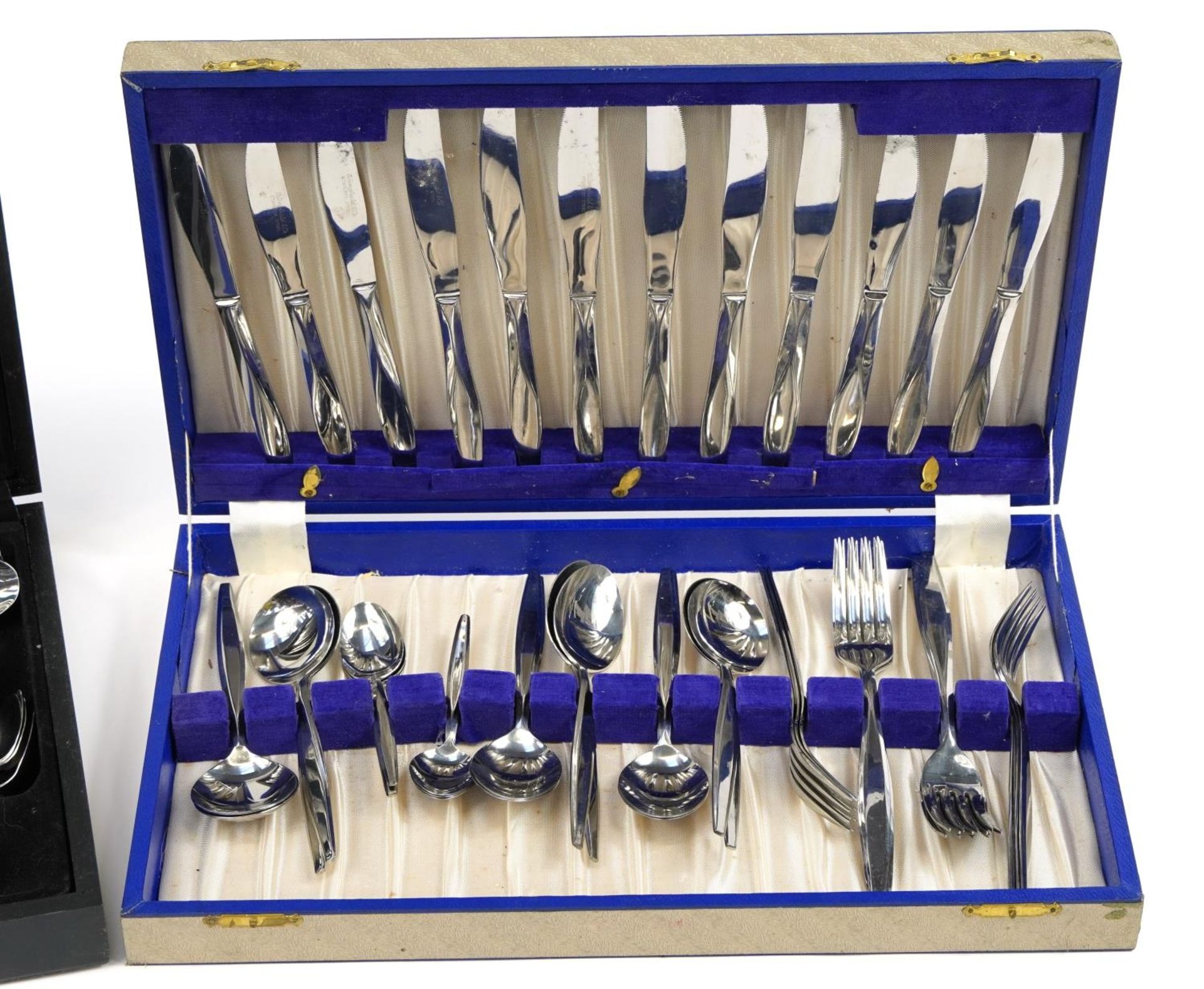 Two canteens of stainless steel cutlery including a forty four piece by Viners in the Satin Leaf - Bild 3 aus 8