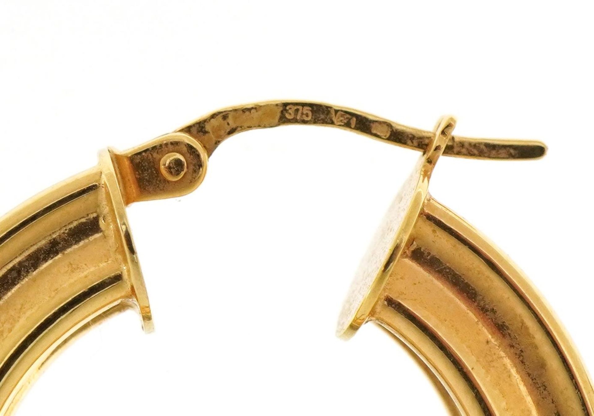 Pair of 9ct gold hoop earrings, 2.4cm in diameter, 3.8g - Image 3 of 3