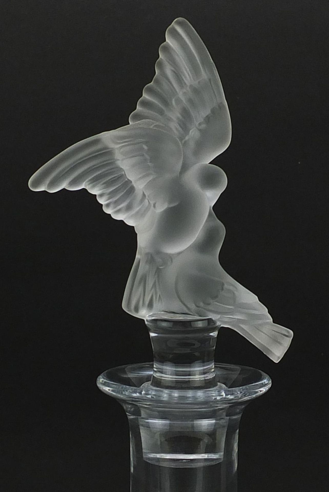 Faberge Kissing Dove frosted and clear glass decanter by The Franklin Mint, 41cm high - Bild 2 aus 5