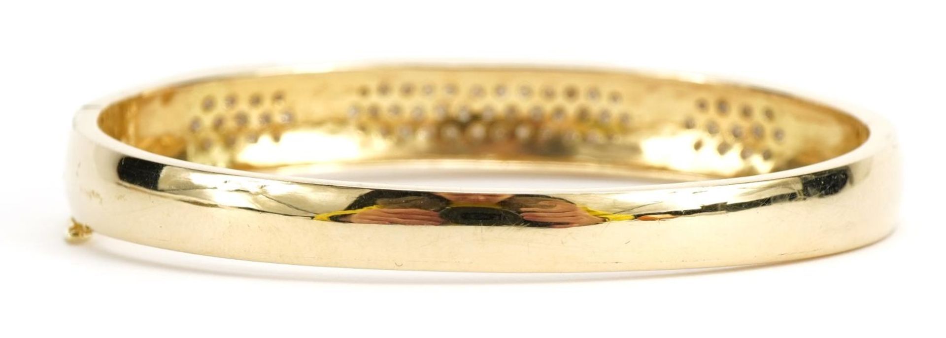 14k gold hinged bangle set with diamonds, 6.6cm wide, 23.7g - Image 2 of 3
