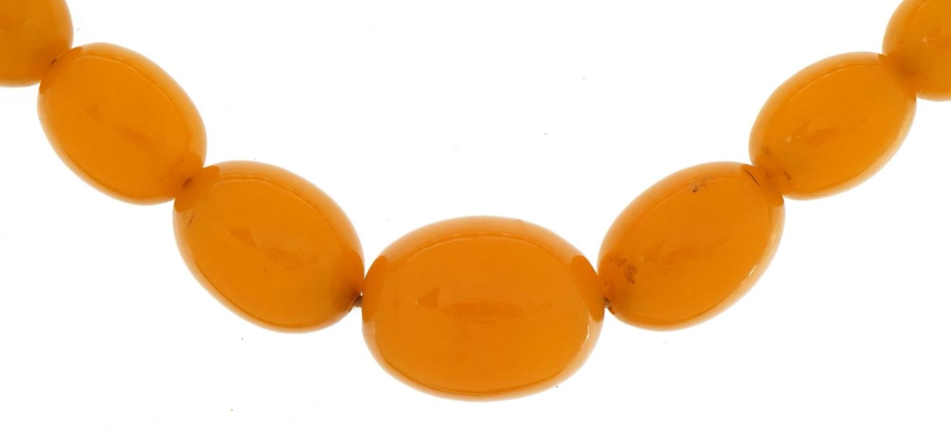 Amber coloured bead necklace, 54cm in length, 93.7g