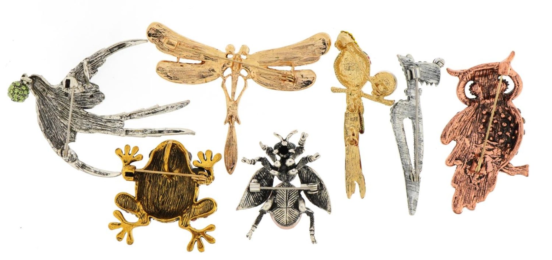 Seven jewelled and enamel animal and insect brooches including dragonfly, parrot and Scottie dog, - Image 4 of 4