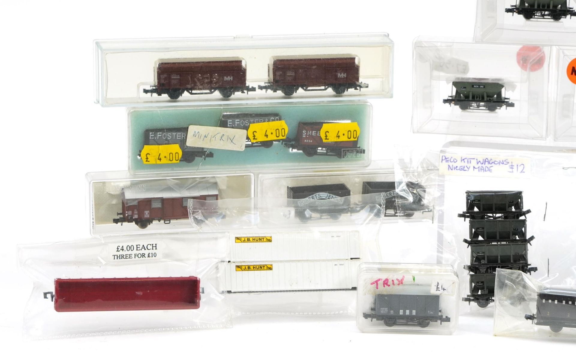 Collection of N gauge model railway carriages, wagons and tankers including Trix, Bachmann and Peco - Image 2 of 4