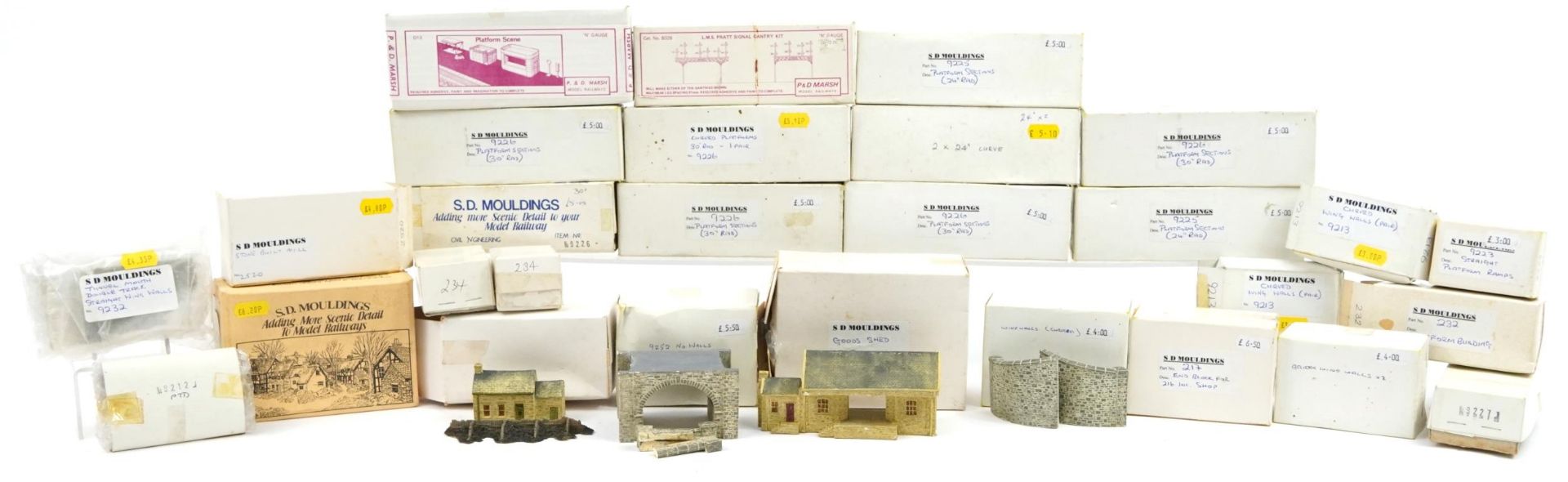 Collection of SD Mouldings N gauge model railway accessories with boxes including goods shed,