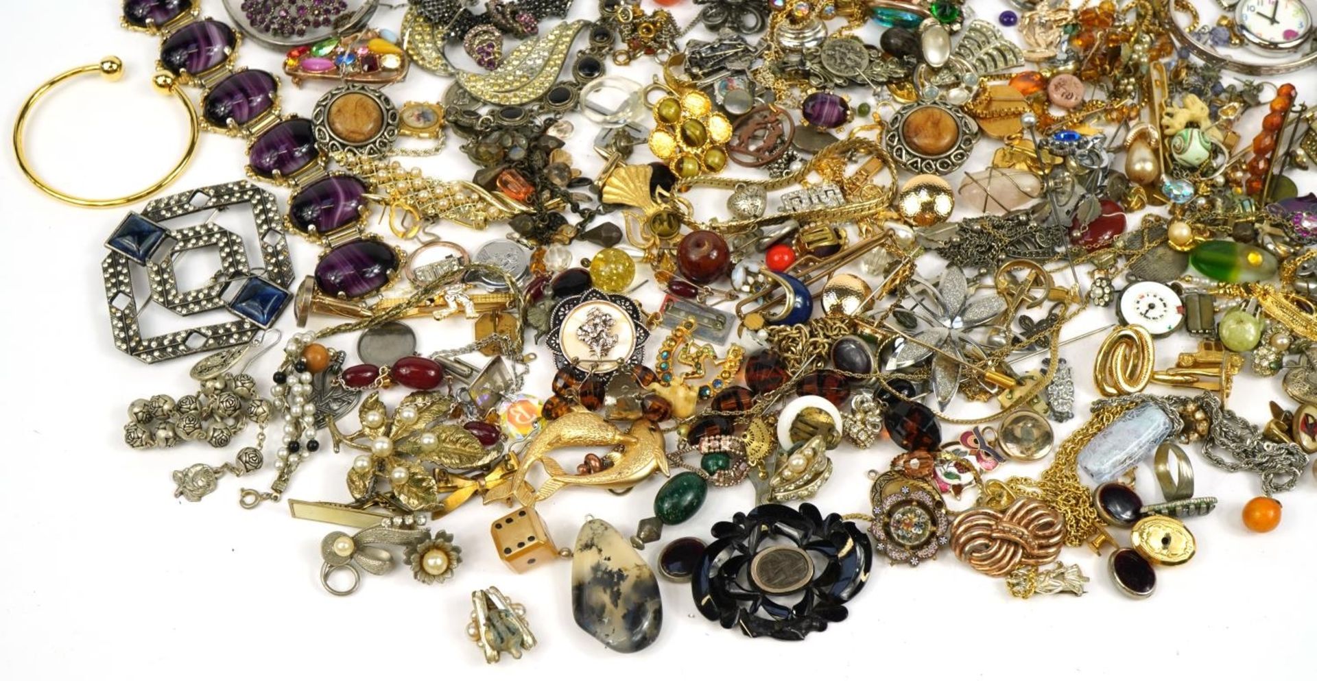 Vintage and later costume jewellery and wristwatches including brooches, necklaces, rings and - Image 4 of 5