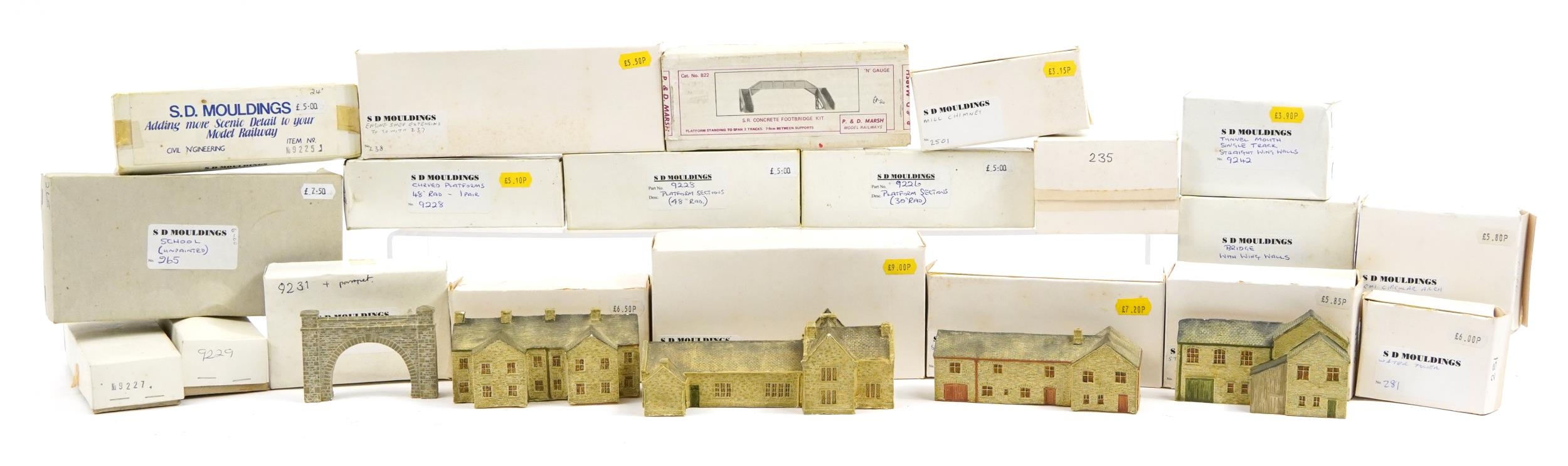 Collection of SD Mouldings N gauge model railway accessories with boxes including village school,