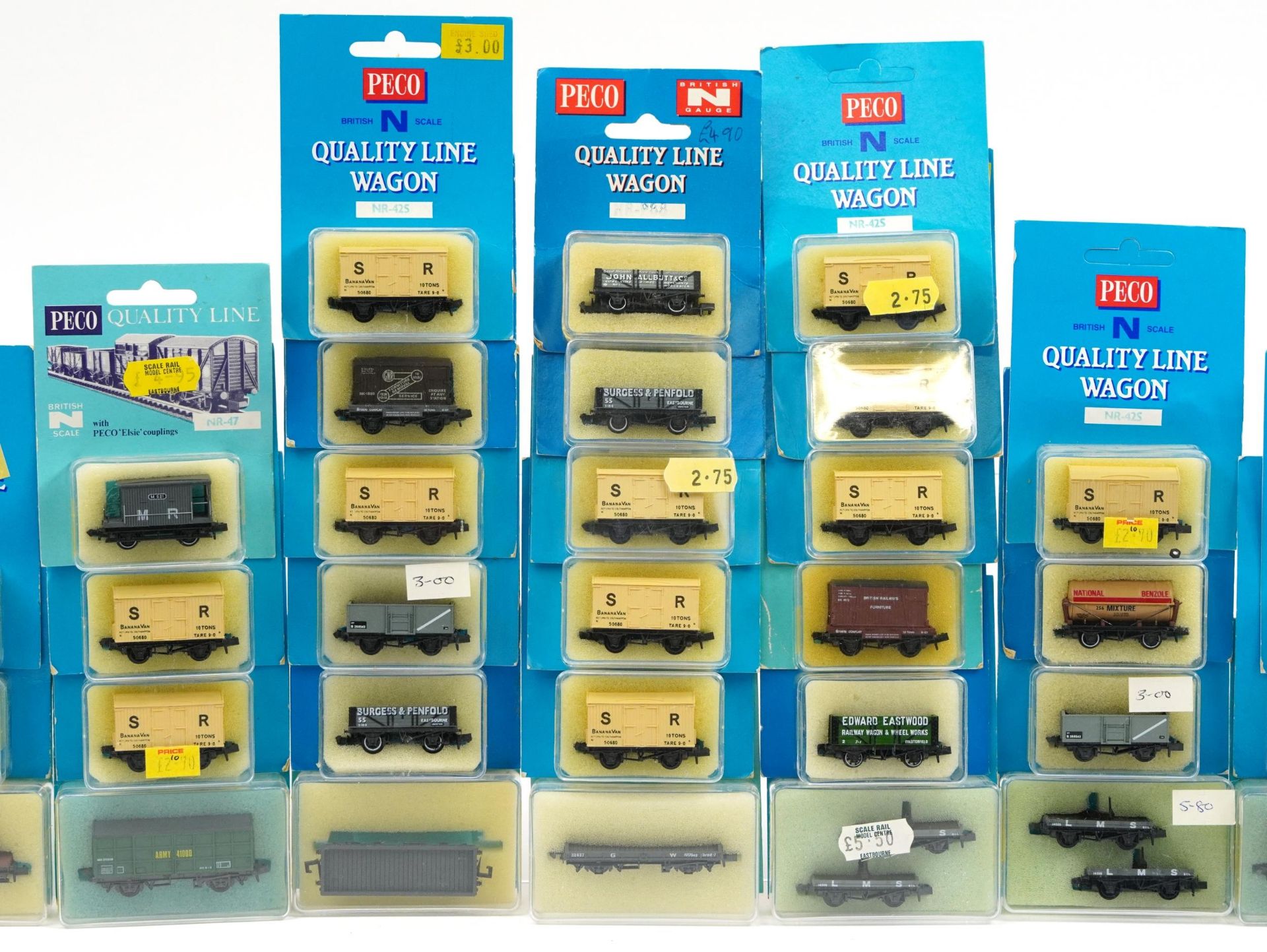 Thirty two Peco N gauge model railway wagons and tankers with cases - Image 3 of 4