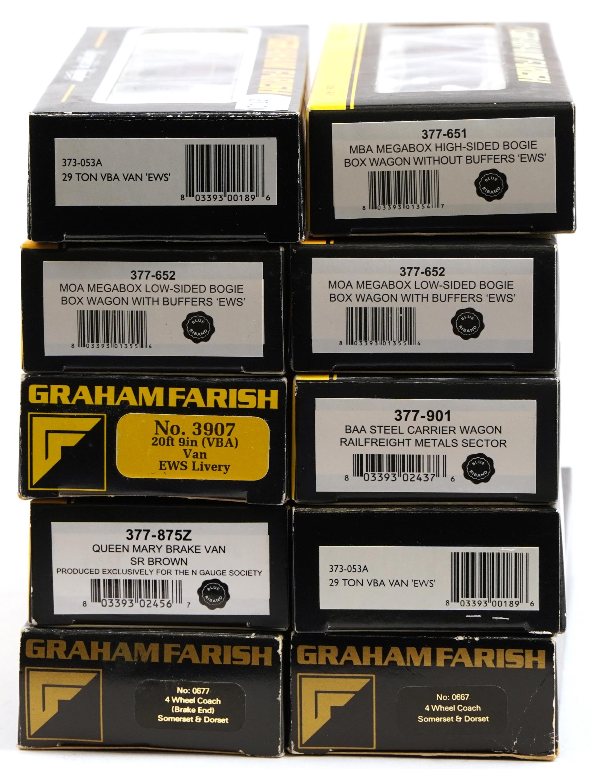 Ten Graham Farish N gauge model railway wagons with boxes, numbers 0667, 0677, 3907, 373-053A, 373- - Image 5 of 5
