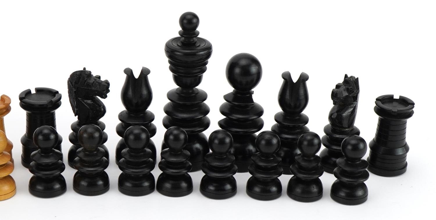 Boxwood and ebony Chessmen pattern chess set, the largest pieces each 9cm high - Image 3 of 6