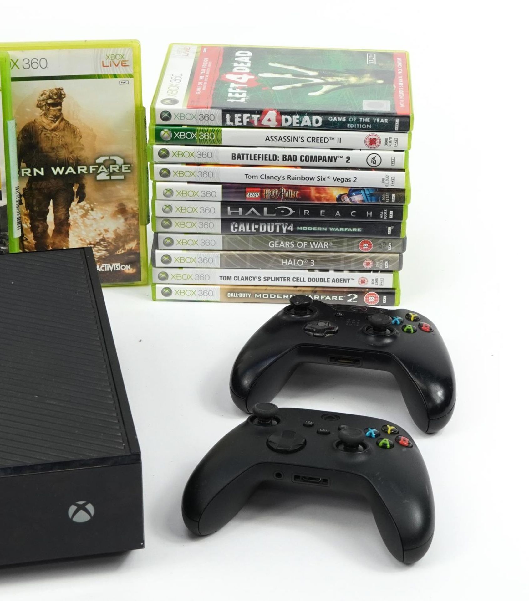 Xbox games console with two controllers and a collection of Xbox 360 games - Bild 3 aus 3