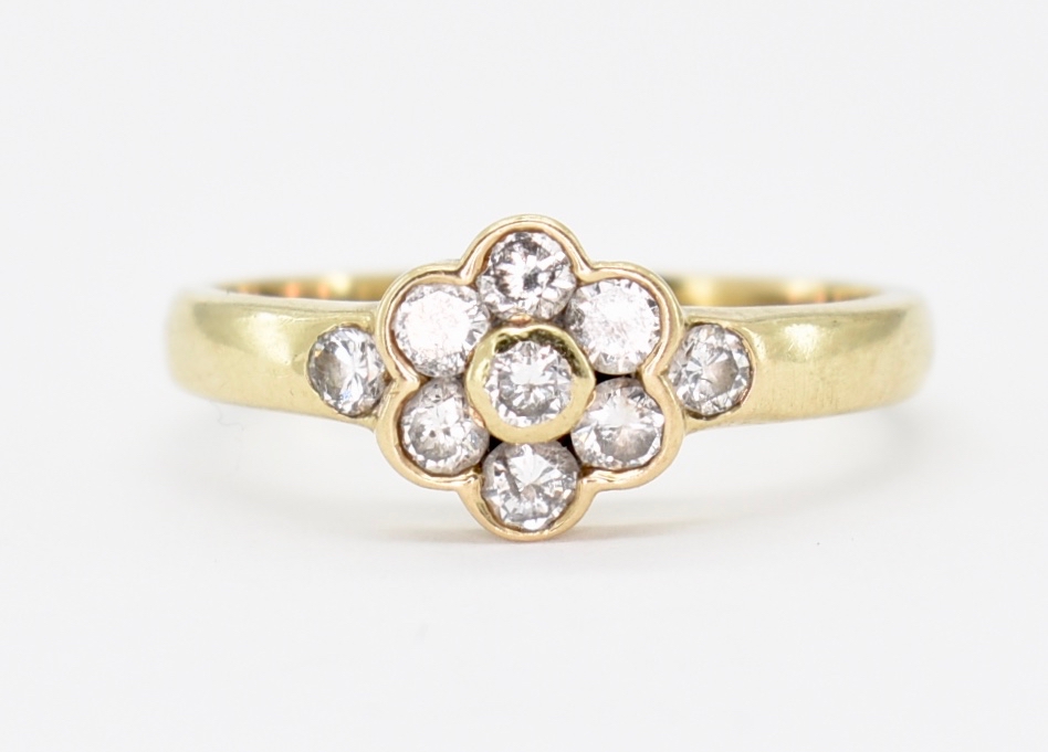 HALLMARKED 9CT GOLD & DIAMOND CLUSTER RING