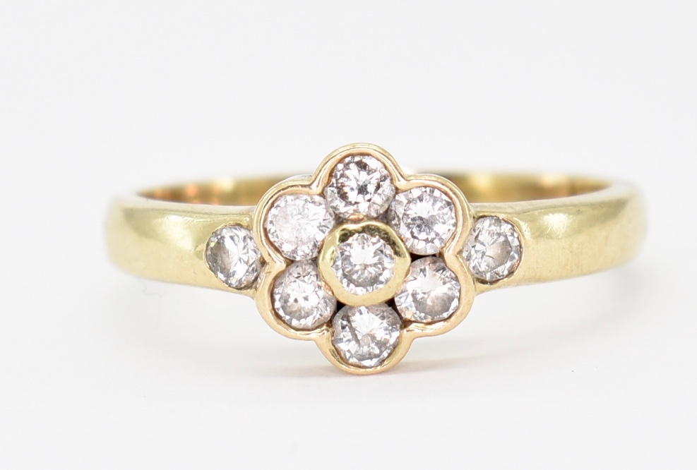 HALLMARKED 9CT GOLD & DIAMOND CLUSTER RING - Image 2 of 5