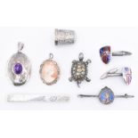 ASSORTMENT OF HALLMARKED SILVER LADIES AND GENTS JEWELLERY