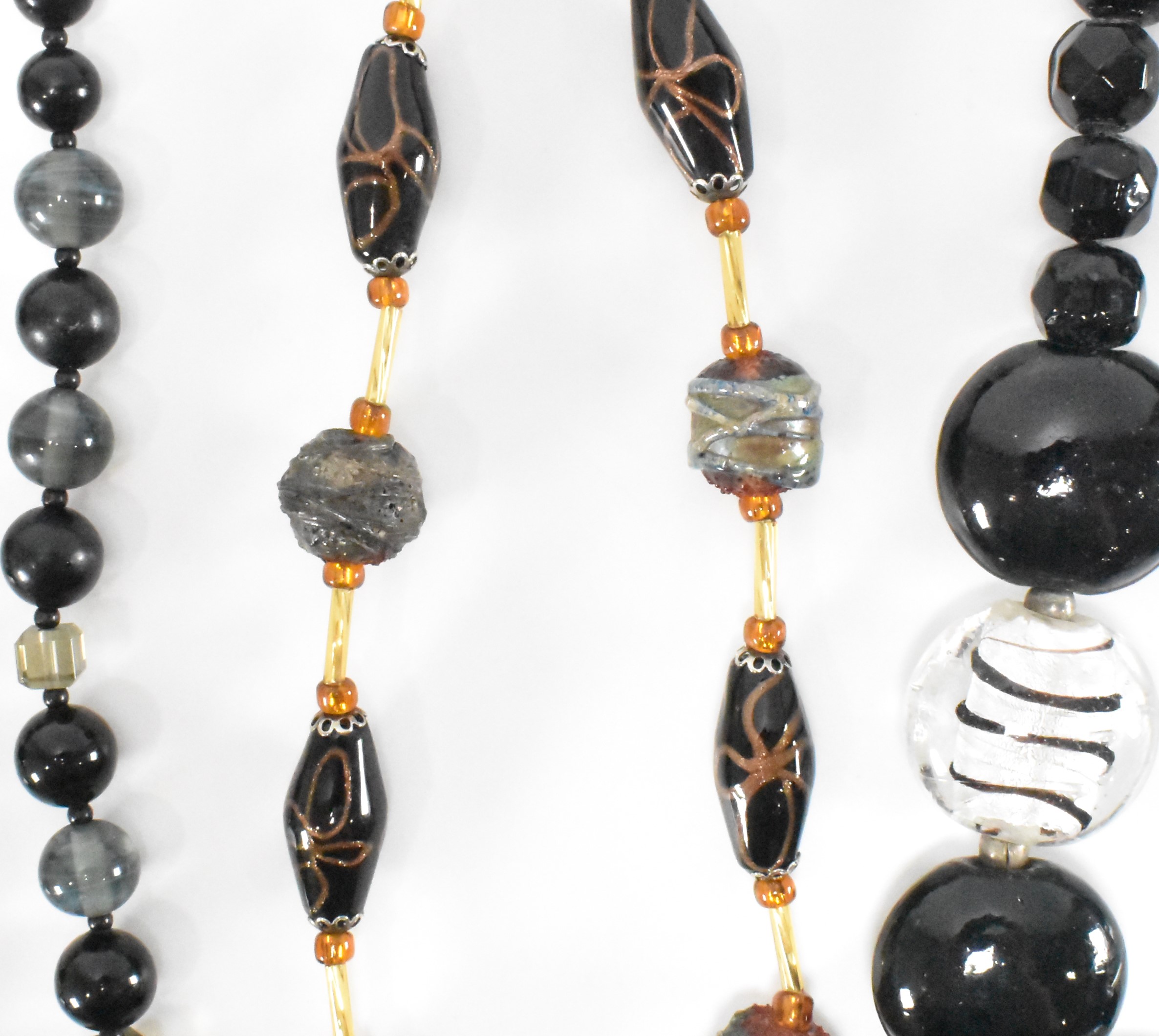 GROUP OF VINTAGE GLASS BEAD NECKLACES - Image 5 of 9